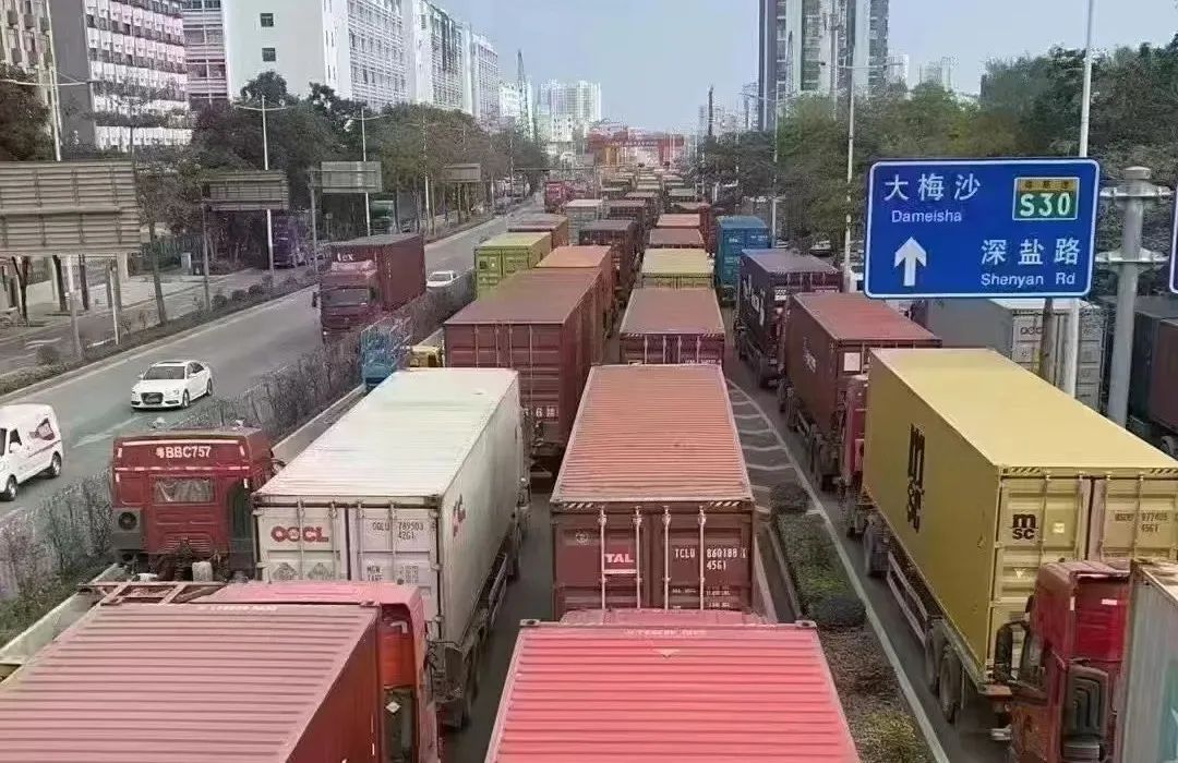 春節(jié)臨近爆艙甩柜、海運(yùn)拖車(chē)運(yùn)費(fèi)暴漲_為什么拖車(chē)價(jià)格年底總是漲價(jià)?